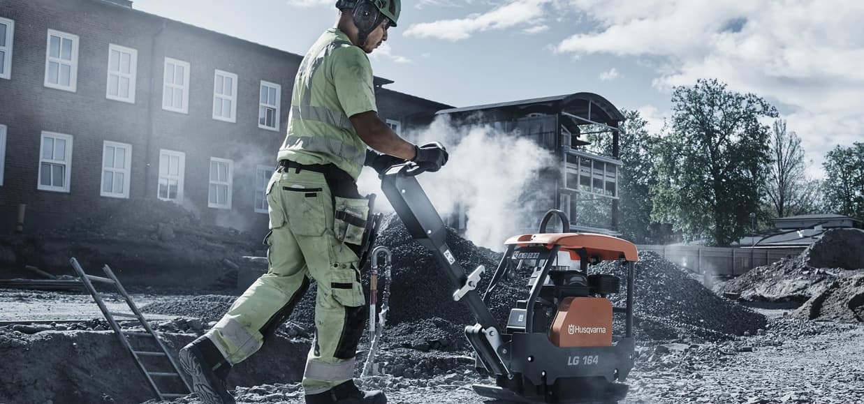 Husqvarna LG164. Vibroplate / hoppetusse i bruk på byggeplass
