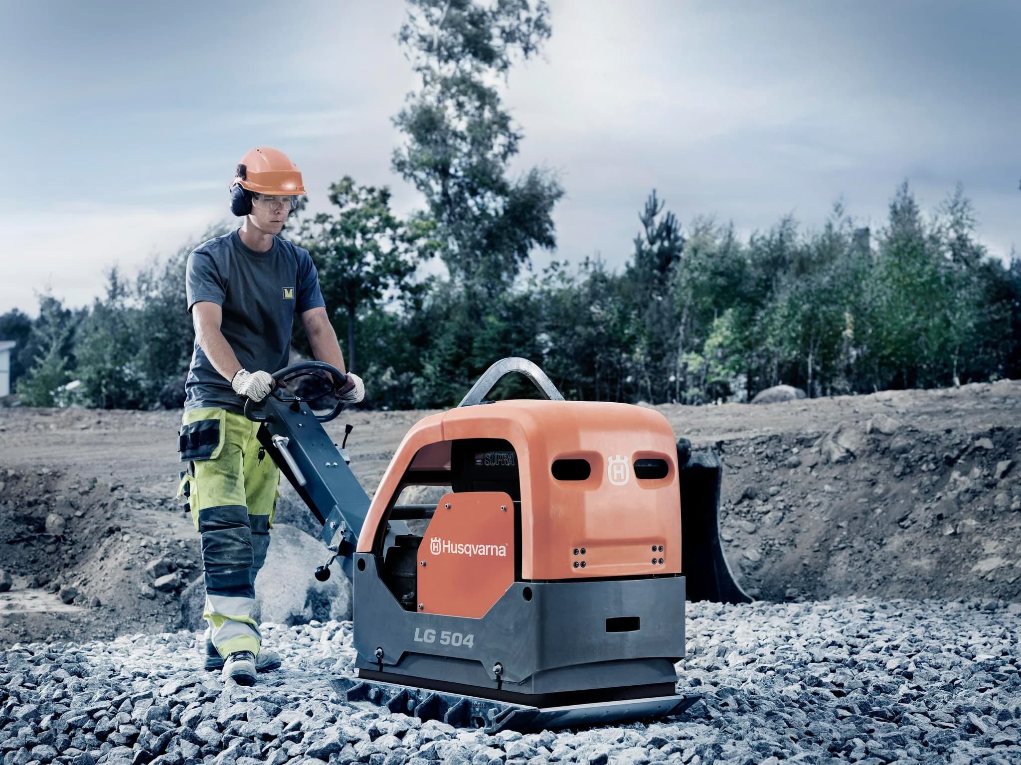 Husqvarna LG504. Vibroplate / hoppetusse i bruk på byggeplass
