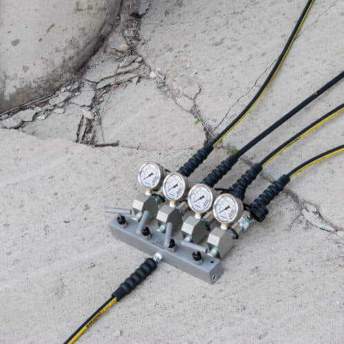 Enerpack AM41 Hydraulisk manifold med manometer og slanger.