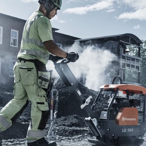 Husqvarna LG164. Vibroplate / hoppetusse i bruk på byggeplass