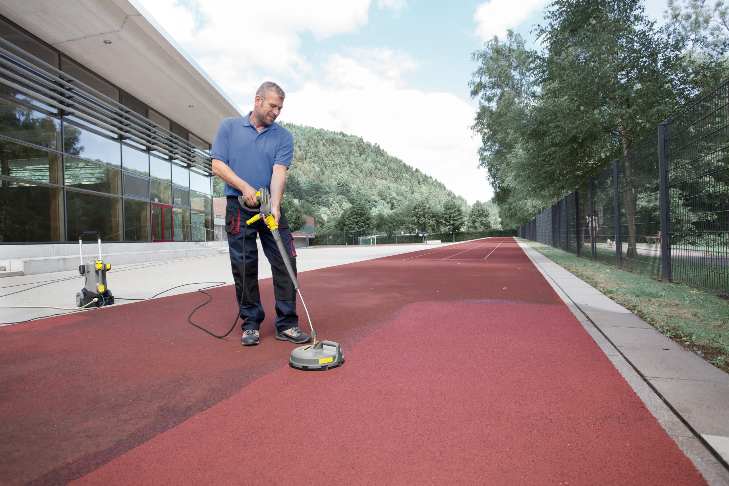 Kärcher HD5/12C høytrykkspyler med Kärcher terrassevasker